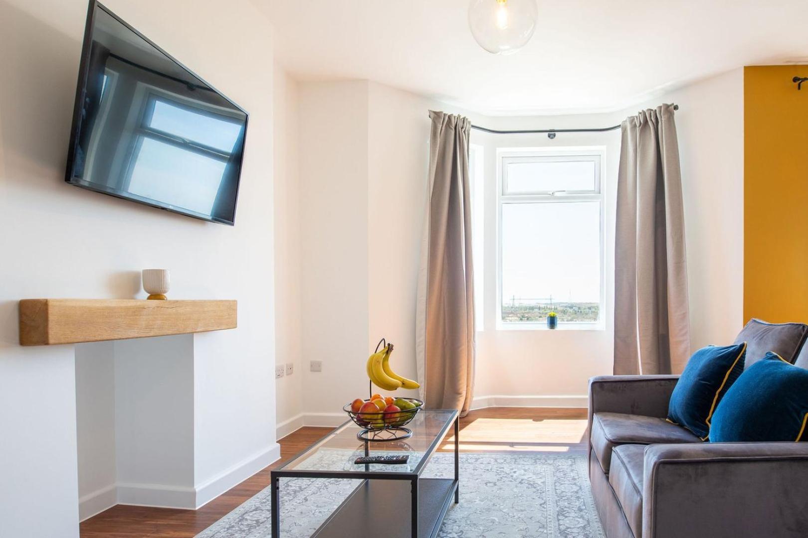 Studio Apartment With 65" Smart Tv 纽波特 外观 照片