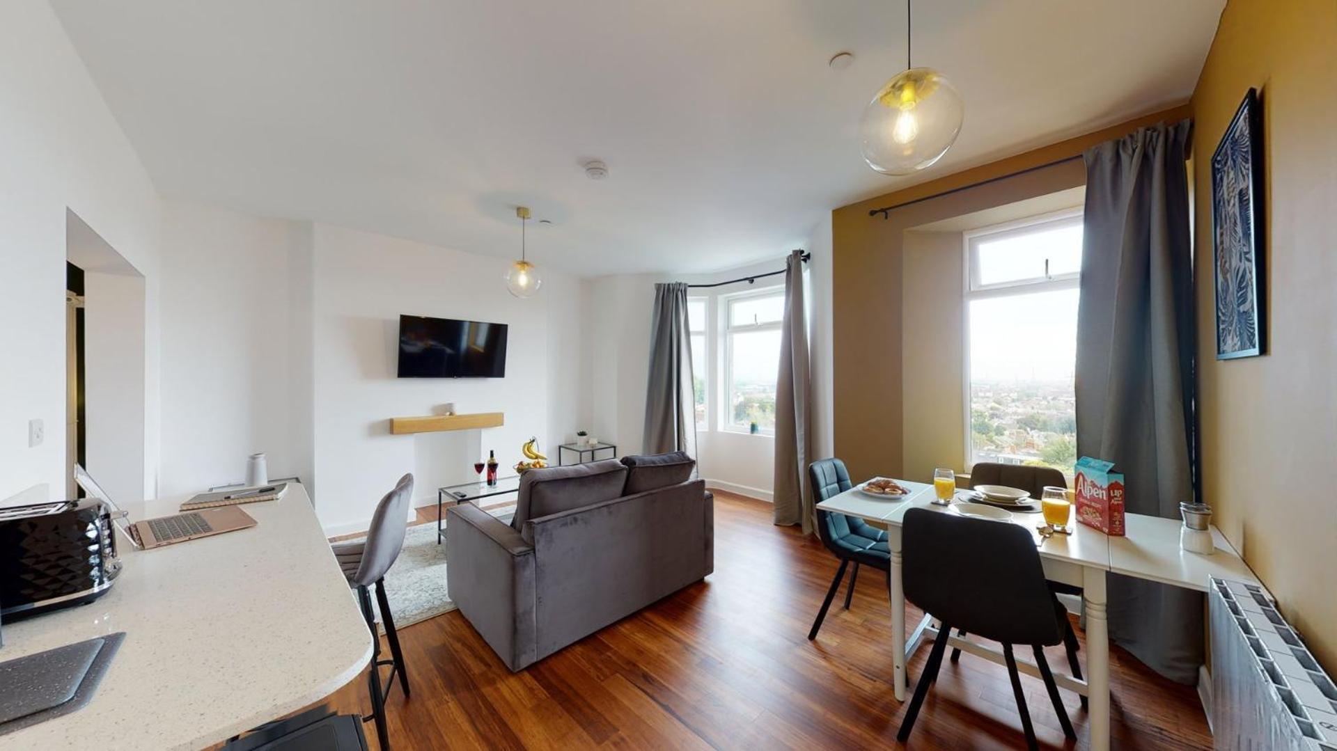 Studio Apartment With 65" Smart Tv 纽波特 外观 照片