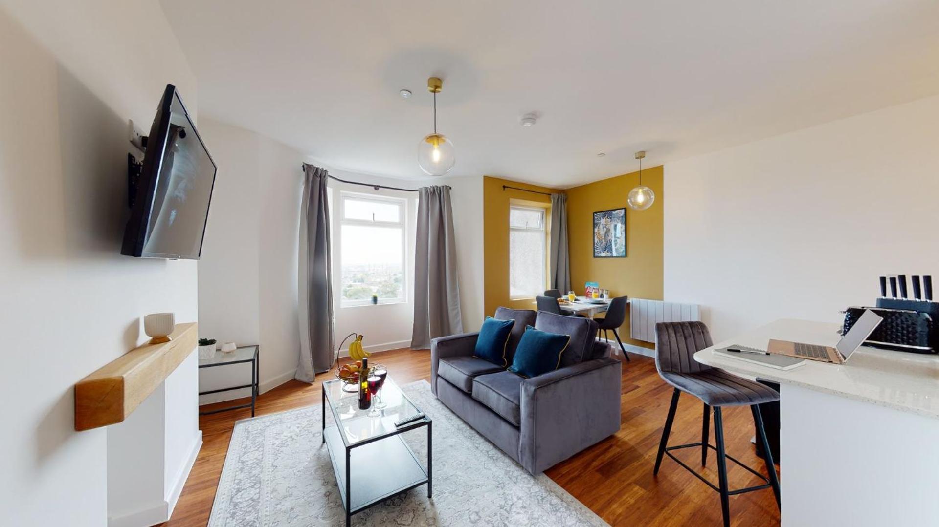 Studio Apartment With 65" Smart Tv 纽波特 外观 照片