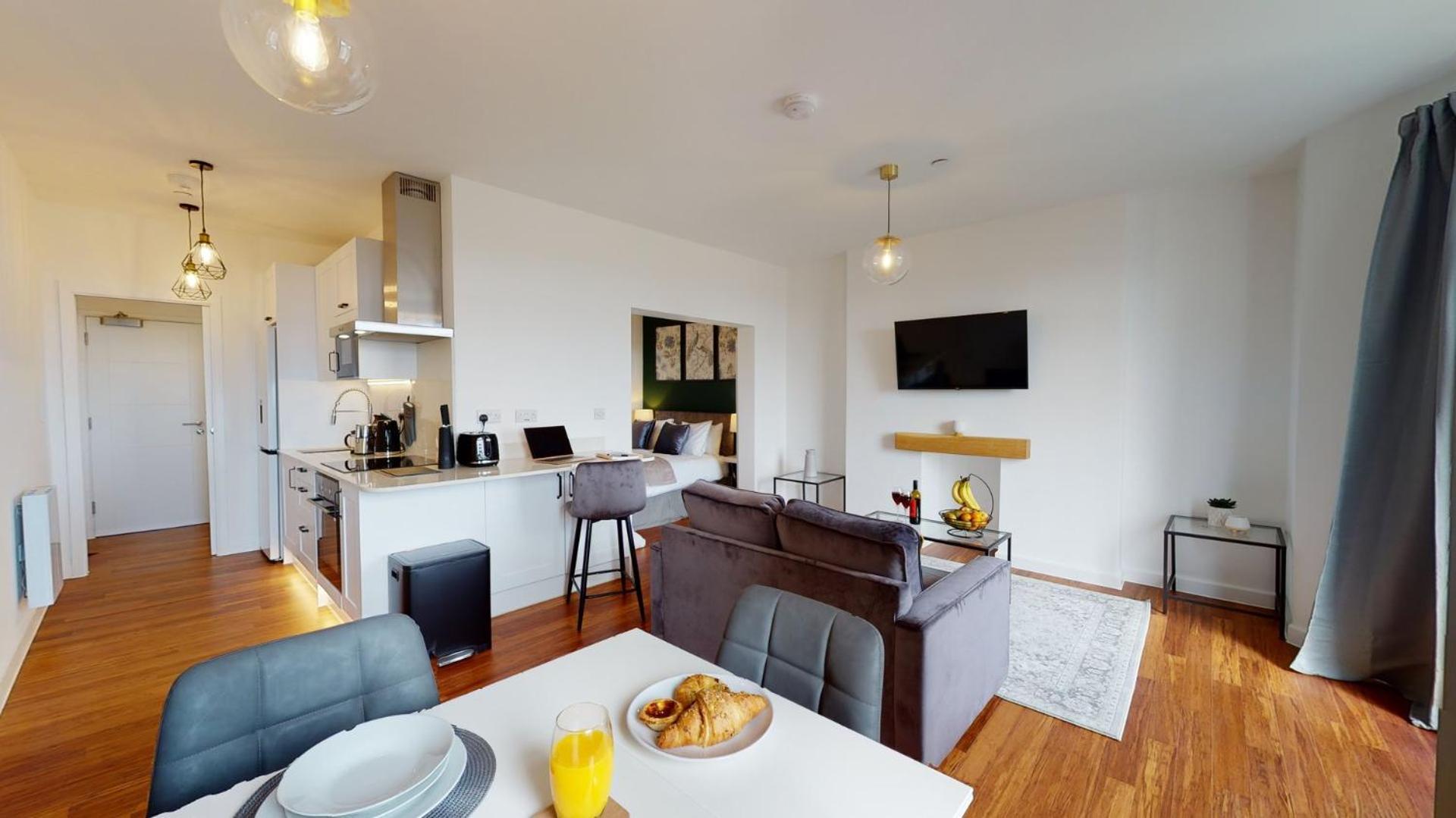 Studio Apartment With 65" Smart Tv 纽波特 外观 照片